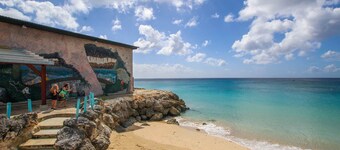 Large Family Friendly Home with Pool Just 2 mins from Beach - Chindwin