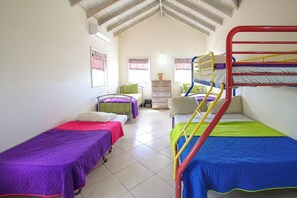 5 chambres, fer et planche à repasser, Wi-Fi, draps fournis