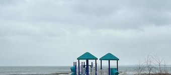 Huron Lake House Getaway at Old Homestead Beach = Beach & Chill