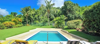 Large 4-bed Family Friendly Home with Pool Just 2 mins from Beach - Chindwin