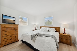 Room - Home by the Water: Nature Parks ~ 15 Miles of Trails~ Fire Pit ~ Boat Parking (Stuart)
