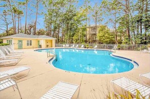 Outdoor pool - 1 BR Walk to Shops, pool & Restaurants, 5 min to Beautiful Beaches! Full Kitchen (Miramar Beach)