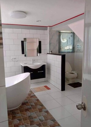 Shower, hair dryer, towels, soap - 5 FAMILY BEDROOMS GUEST HOUSE @ BORACAY (Malay)
