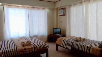 5 bedrooms, iron/ironing board, WiFi, bed sheets