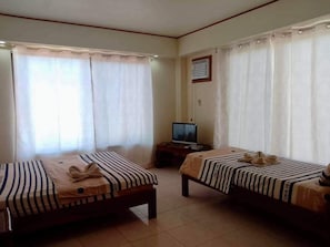 5 habitaciones, tabla de planchar con plancha, wifi y ropa de cama 