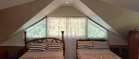 5 bedrooms, iron/ironing board, WiFi, bed sheets