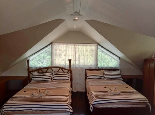 5 FAMILY BEDROOMS GUEST HOUSE @ BORACAY