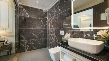Standard Room | Bathroom | Rainfall showerhead, free toiletries, hair dryer, slippers