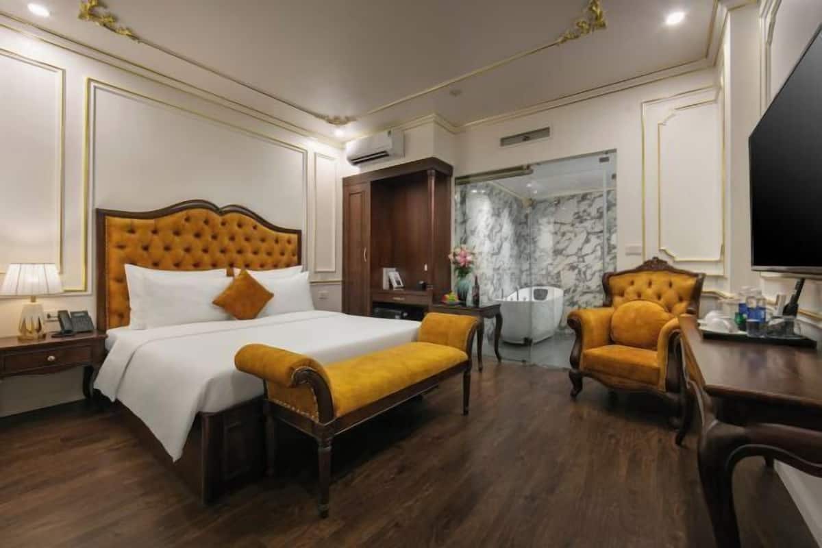 Luxe beddengoed, een minibar met enkele gratis items, een bureau