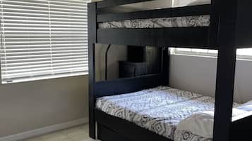 2 bedrooms, iron/ironing board, free WiFi, bed sheets