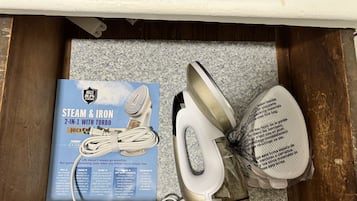 Dutxa, assecador de cabells, tovalloles i paper higiènic