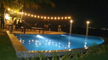 Deluxe Double Room, 1 Double Bed, Smoking, Lagoon View | In-room safe, individually decorated, individually furnished, desk