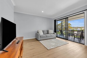 TV - Heather - Pet Friendly Merimbula (Merimbula)