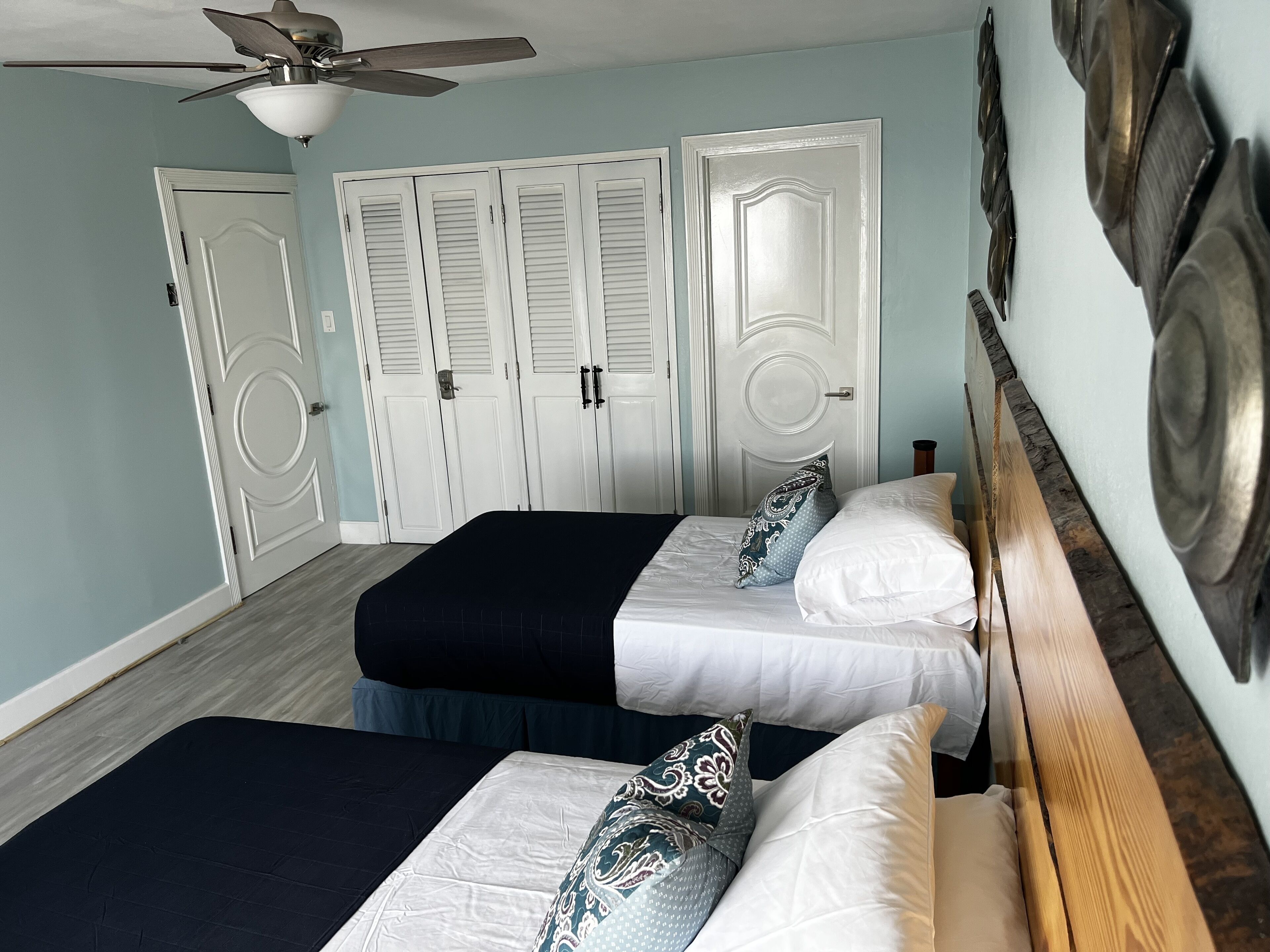 2 bedrooms, in-room safe, iron/ironing board, free WiFi