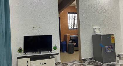 1 Bedroom House Sleeps 2 - Aircon - Free parking