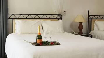 Family Room | 1 bedroom, minibar, in-room safe, desk