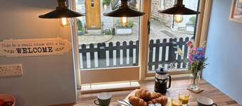 Historical Village Cottage - Pet Friendly