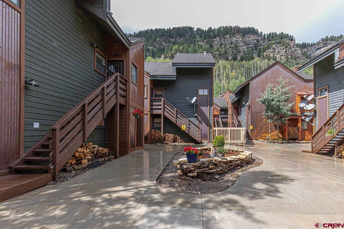 Hot Tub, Fish and Hike Close, 30 Min to Silverton!