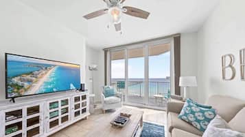 TV connectée, lecteur de DVD, livres