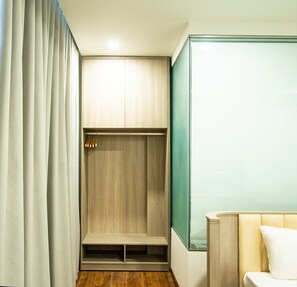 Deluxe Double Room, 1 King Bed | Living area | TV - The Mansion Hotel Bien Hoa (Bien Hoa)