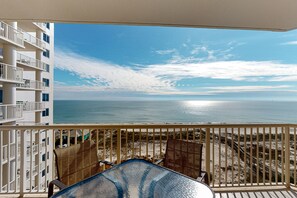Outdoor spa tub - Gulf-front 10th-floor condo with beach views, sauna, gym, volleyball, pools, AC (Gulf Shores)