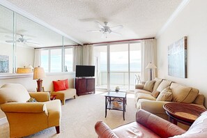 TV, table football - Gulf-front 10th-floor condo with beach views, sauna, gym, volleyball, pools, AC (Gulf Shores)
