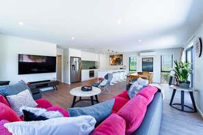 Fernseher, Kamin
