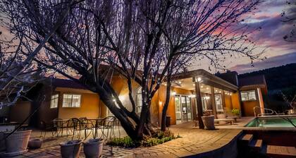Red Rock Villa in Sedona with Mountain Views + Heated Pool + Hot Tub