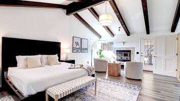 3 bedrooms, iron/ironing board, travel crib, WiFi