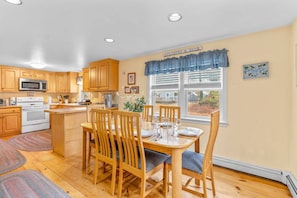 Dining - Homeport Harwich by the Lakes w/ 3 Kayak's (Harwich)