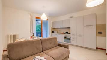 Family Apartment, Multiple Bedrooms, 2 Bathrooms (Magnolia - New Apartment Laveno) | Interior