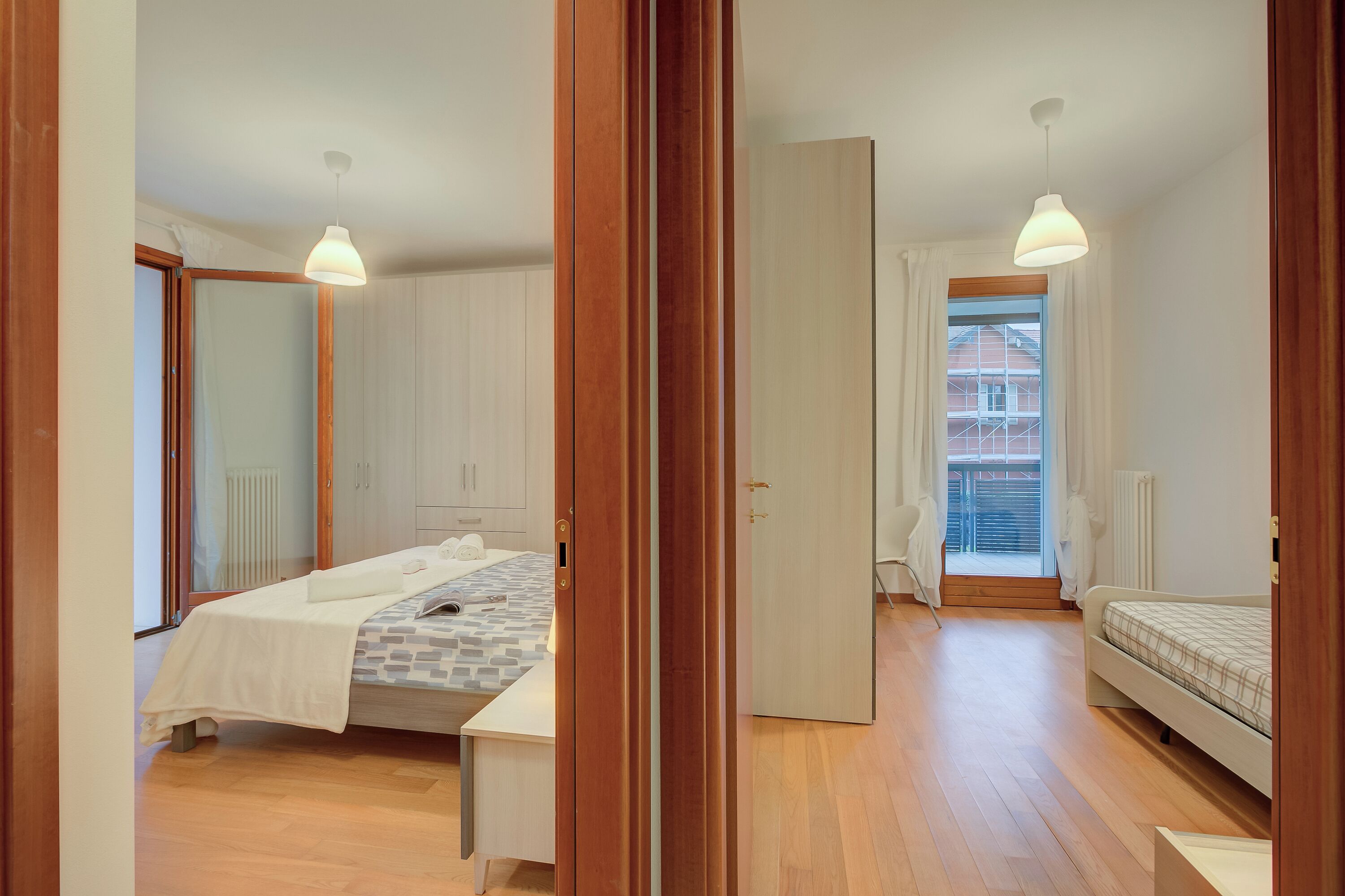 2 phòng ngủ, két bảo mật tại phòng, khu vực làm việc phù hợp cho laptop 