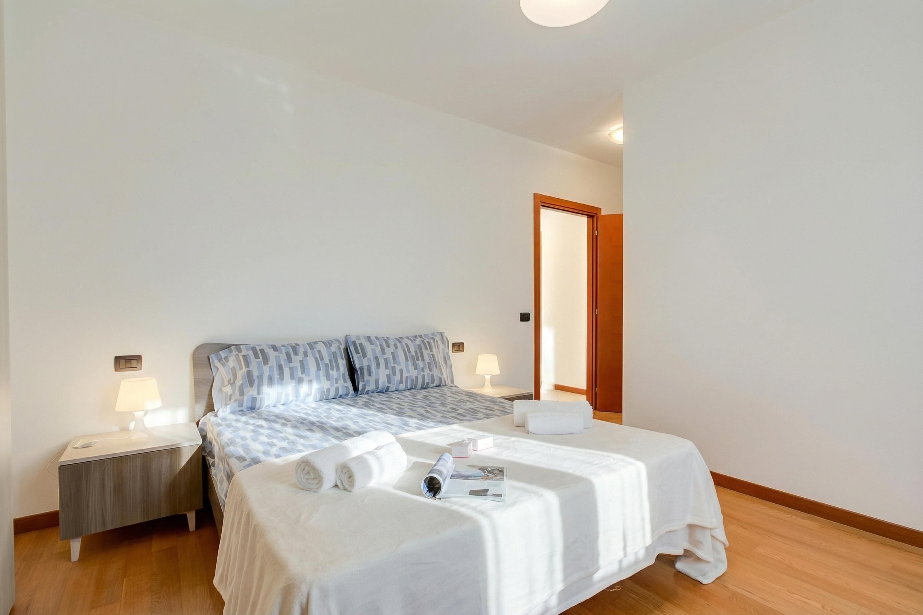 Apartemen Keluarga, beberapa kamar, 2 kamar mandi (Magnolia - New Apartment Laveno) | 2 kamar tidur, brankas, dan ruang kerja ramah laptop