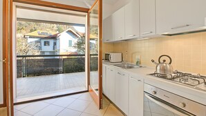 Family Apartment, 2 Bedrooms, 2 Bathrooms (Magnolia: Laveno Centre 2BR with) | Private kitchen - Magnolia: Laveno Centre 2BR With Terrace (Laveno Mombello)