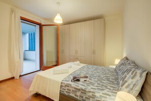 2 Schlafzimmer, Zimmersafe, laptopgeeigneter Arbeitsplatz