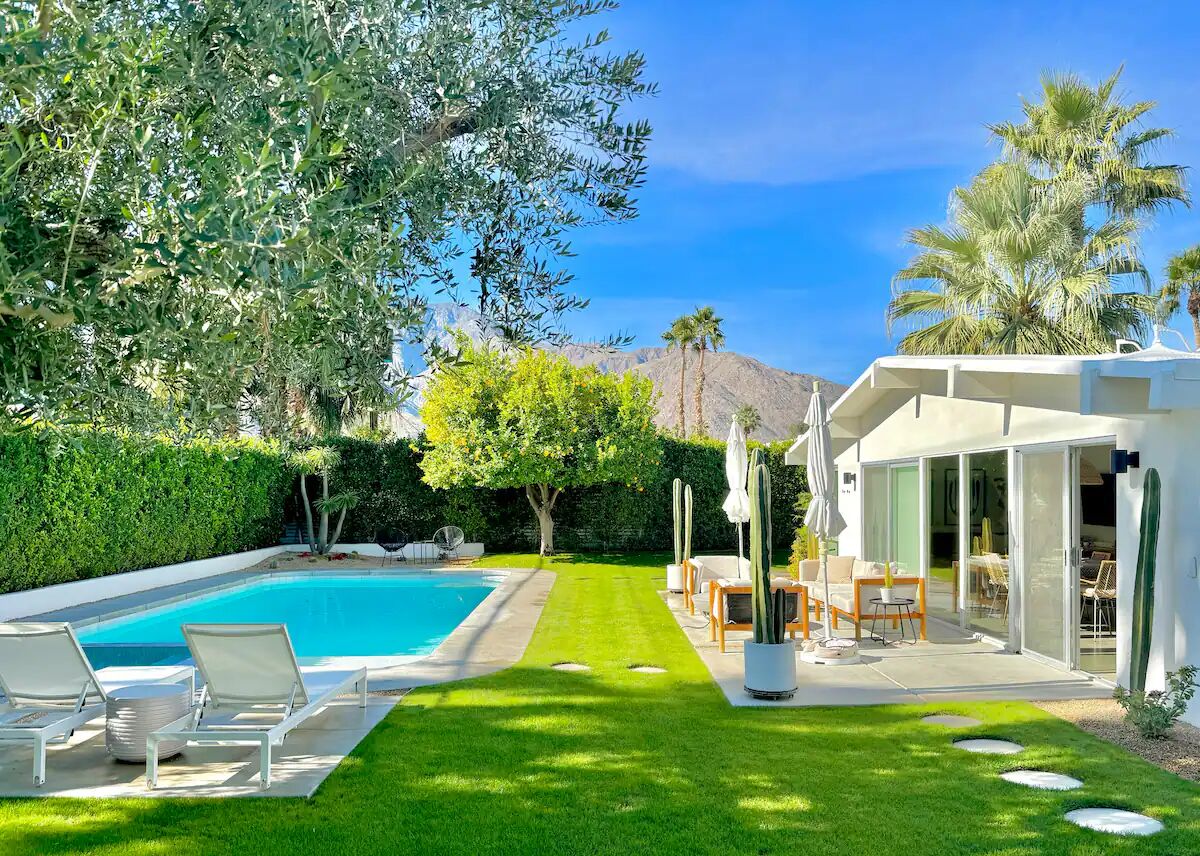 Recently Renovated: The Racquet Club Retreat