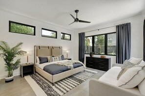 7 habitaciones, escritorio y tabla de planchar con plancha