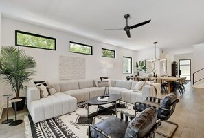 TV, offices - 7BR Private Villa  | Heated Pool & Outdoor Oasis (Austin)