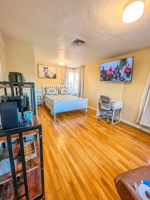 1 dormitorio, tabla de planchar con plancha, cuna de viaje y wifi gratis
