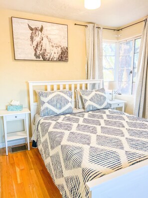 1 bedroom, iron/ironing board, travel cot, free WiFi - Poolside studio in the Foothills with Pool + Hot tub
(Tucson)