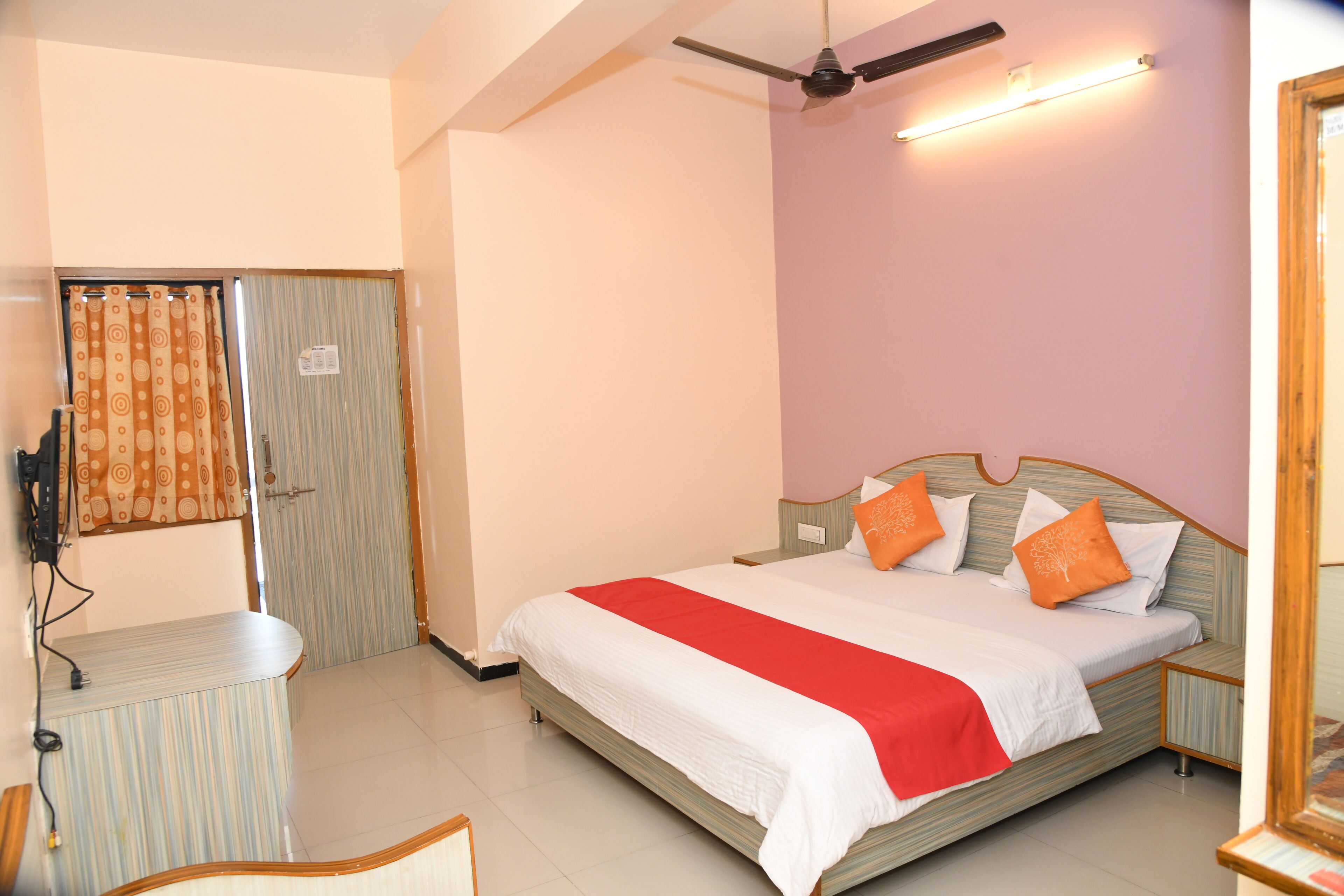 Deluxe Double Room | Soundproofing, free WiFi, bed sheets