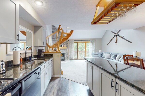 Interior - Mountain view condo with indoor & outdoor pools, hot tub, & tennis (Bartlett)