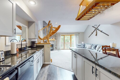 Mountain view condo with indoor & outdoor pools, hot tub, & tennis