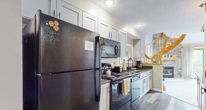 Mountain view condo with indoor & outdoor pools, hot tub, & tennis