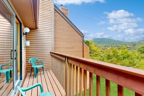 Property grounds - Mountain view condo with indoor & outdoor pools, hot tub, & tennis (Bartlett)