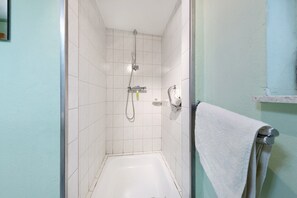 Shower, free toiletries, hair dryer, towels