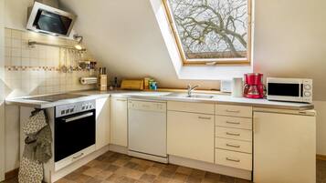 雪櫃、微波爐、焗爐、爐具