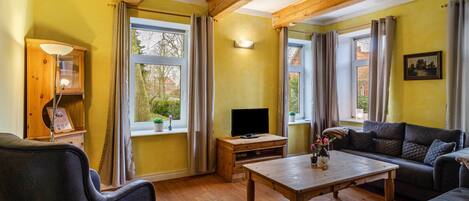 Fernseher, Kamin, DVD-Player, Stereoanlage
