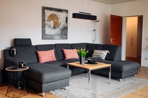 TV, stereo - Holiday Apartment "Casa Graf" with Private Terrace, Private Garden & Wi-Fi (Bad Emstal)