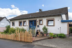 Exterior - Apartment 'Schwalm - Aue' with Shared Garden and Wi-Fi (Neuental)